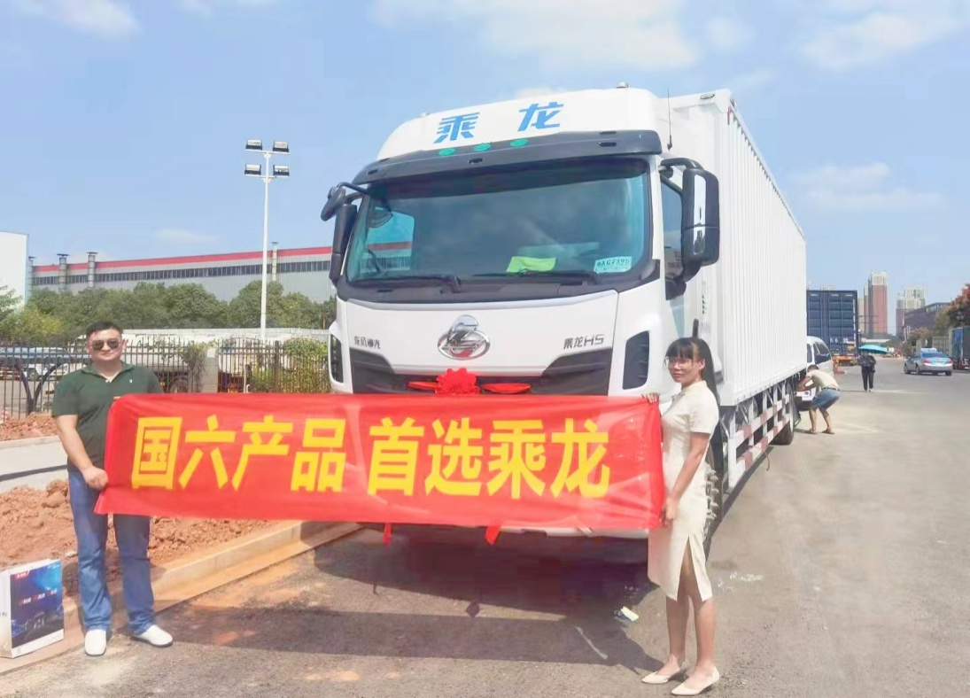 黄师傅：快递全国飞，全凭乘龙h5载货车省油又可靠