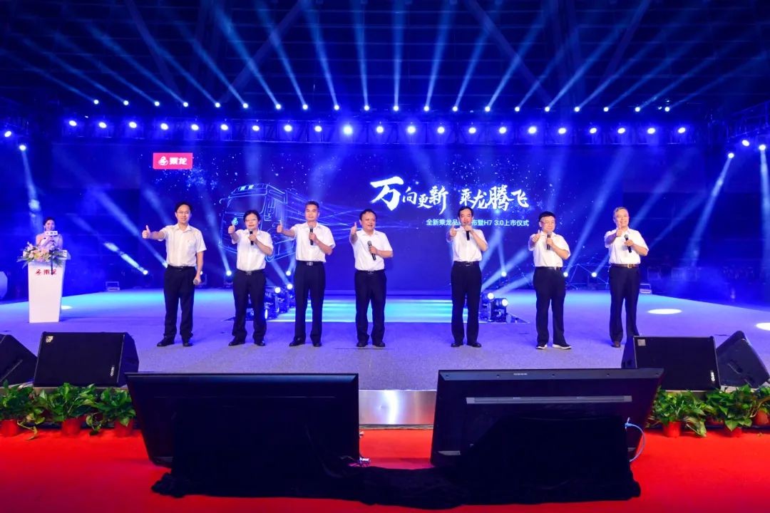1次焕新、6² 双品战略、7项大奖、8.5万销量！2020乘龙有点儿燃！